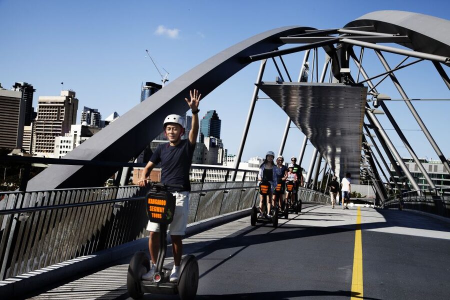 2.5 Hour Brisbane: Sightseeing Tours - Morning & Night - Who will enjoy this most