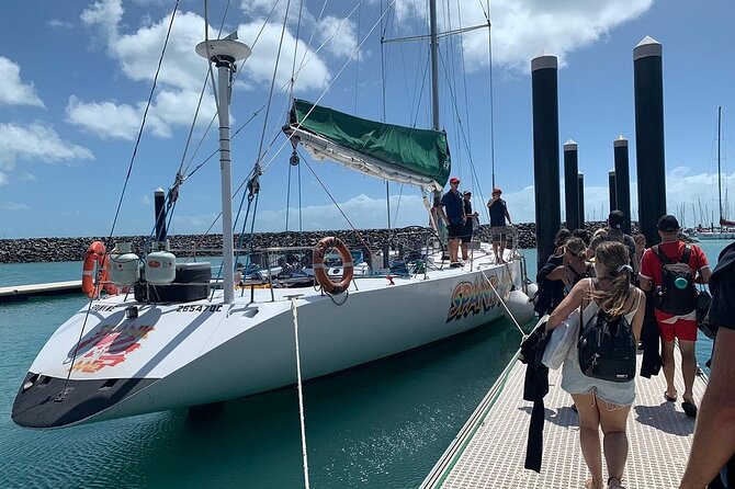 2-Night Whitsundays Sailing Cruise incl. Whitehaven Beach & Great Barrier Reef - Whitehaven Beach and its famous silica sand