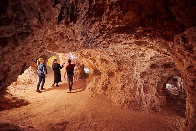 7 Day Uluru to Adelaide Cultural and Adventure Tour - Day 5: Opal noodling and the road to Warren Gorge