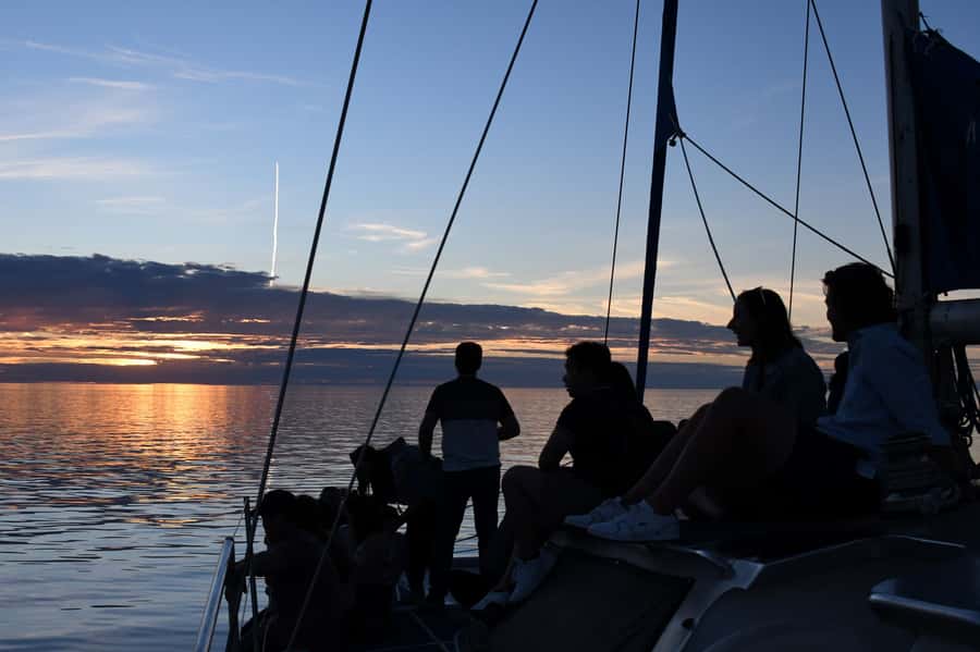 Adelaide: Glenelg Twilight Catamaran Cruise with Drink - Key points to know before booking