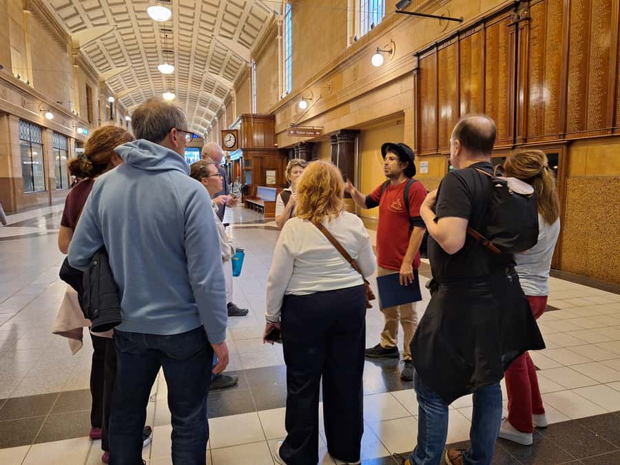 Adelaide: Guided Ultimate Walking Tour with Drink and Snack - Why this tour works as your Adelaide orientation