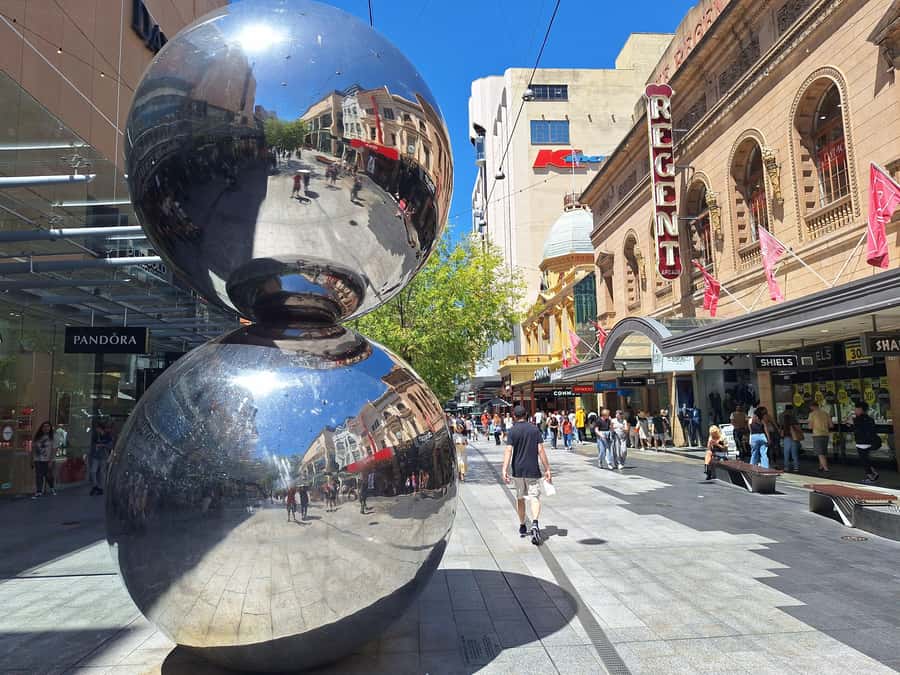 Adelaide: Guided Ultimate Walking Tour with Drink and Snack - Adelaide Arcade and the pleasure of looking up