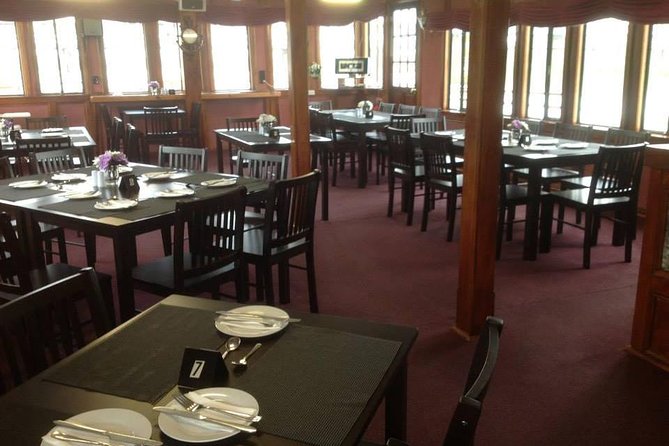 Adelaide Hills Tour with River Murray Lunch Cruise - The roads, vehicle, and comfort level