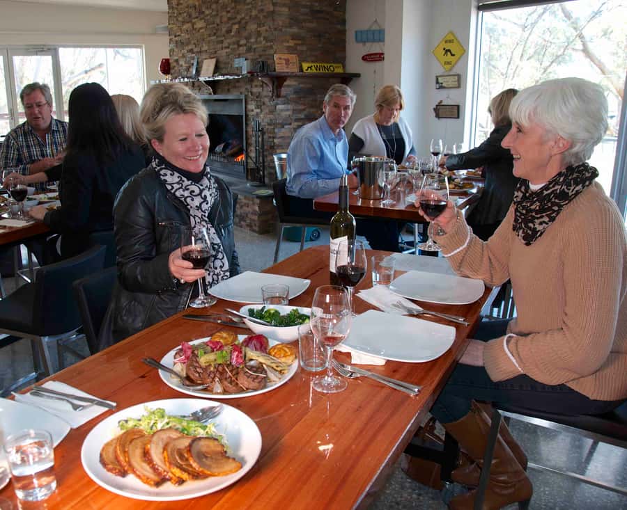 Adelaide: Small Group Tour of Barossa, Wineries with Lunch - A short photo and shopping pause