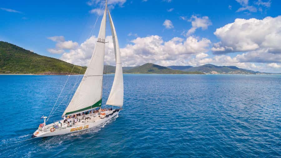 Airlie Beach: 2-Night Whitsundays Sailing Trip with Meals - Sailing past Hook, Hayman, Border, and Whitsunday islands