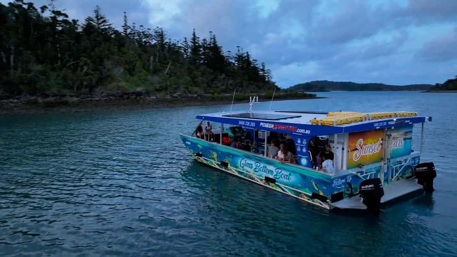 Airlie Beach: Glass-Bottom Boat Night Tour - A one-hour route with no wasted time