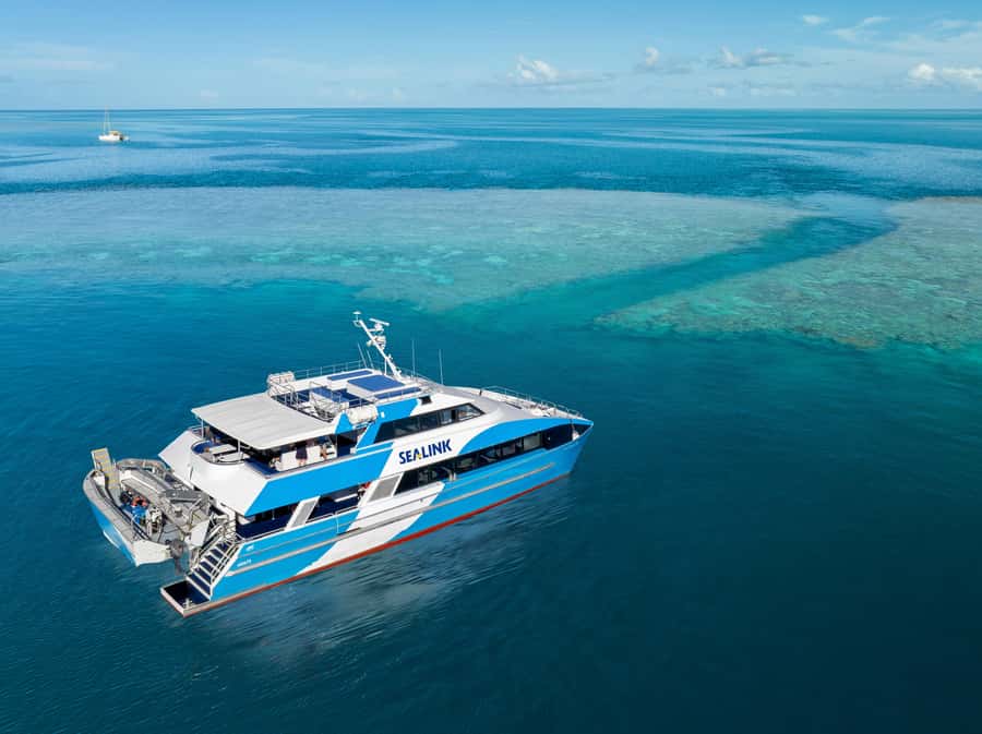 Airlie Beach: Outer Great Barrier Reef Snorkeling Day Trip - Your first snorkelling session