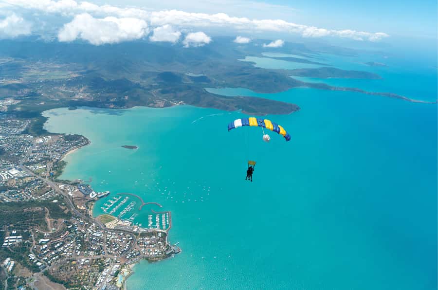 Airlie Beach: Tandem Skydive over the Whitsundays - The aircraft ride to 15,000 feet