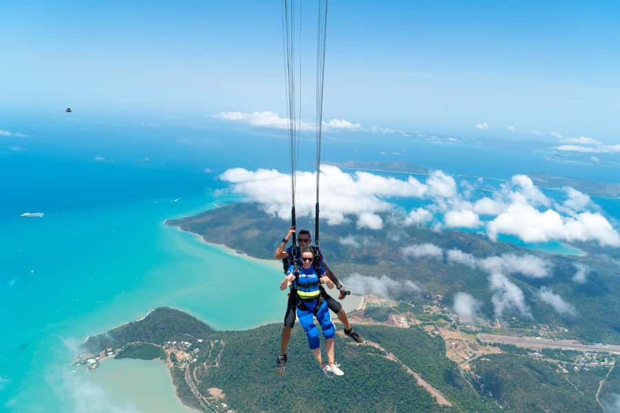 Airlie Beach: Tandem Skydive over the Whitsundays - Safety, clothing, and limits