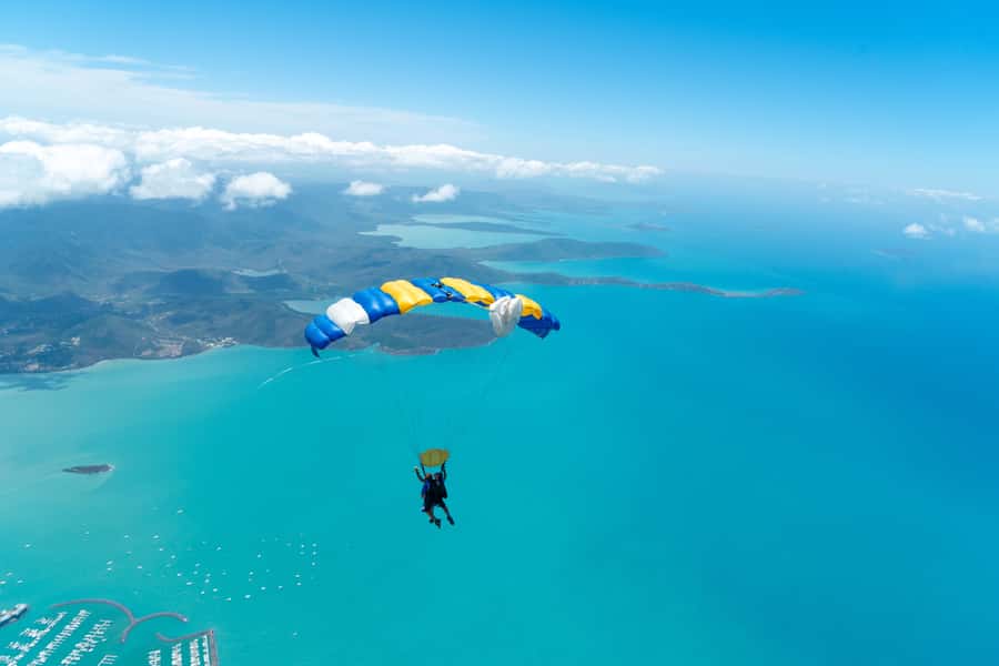 Airlie Beach: Tandem Skydive over the Whitsundays - Is $218 good value?