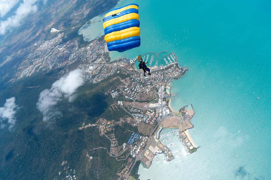 Airlie Beach: Tandem Skydive over the Whitsundays - Who should book this experience?