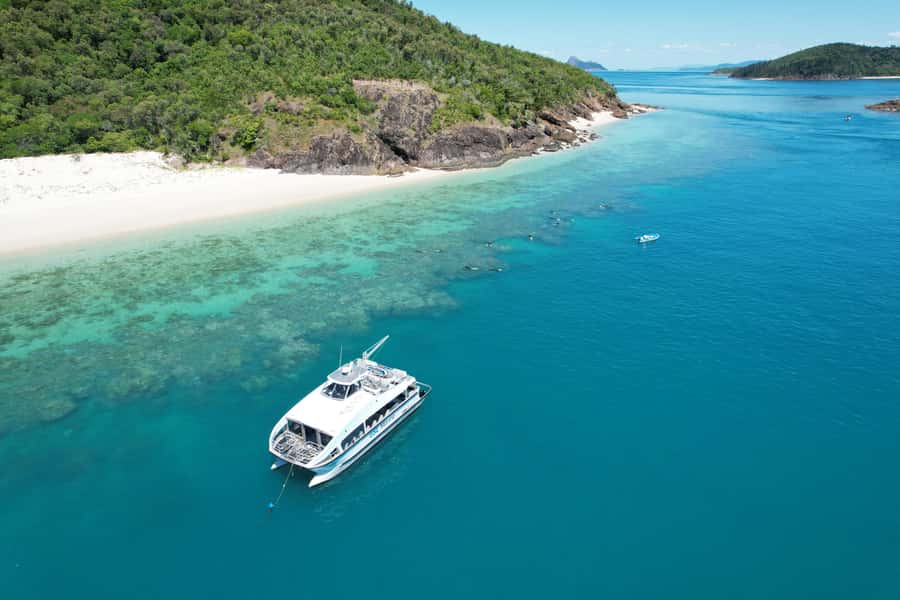Airlie Beach: Whitehaven Beach Club - The 85-minute crossing from Airlie Beach