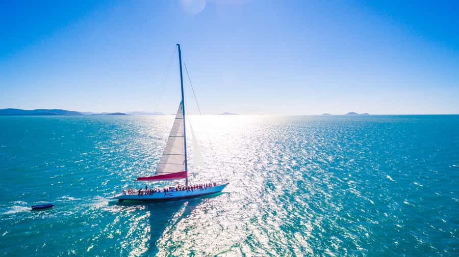 Airlie Beach: Whitsunday Islands 2-Day Sailing Tour - Lunch, dinner, and breakfast aboard