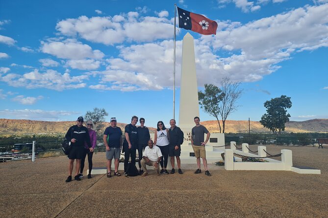Ayers Rock Day Trip from Alice Springs Including BBQ Dinner - What the guides add to the experience