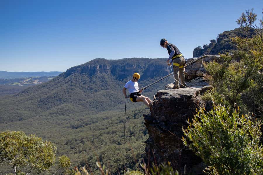 Blue Mountains: Abseiling and Canyoning Experience - Walking into the slot canyon