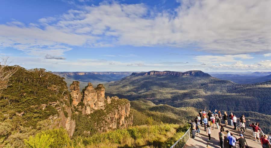 Blue Mountains Adventure: Scenic World, Zoo & Koala Photo - Leura supplies lunch and a change of pace