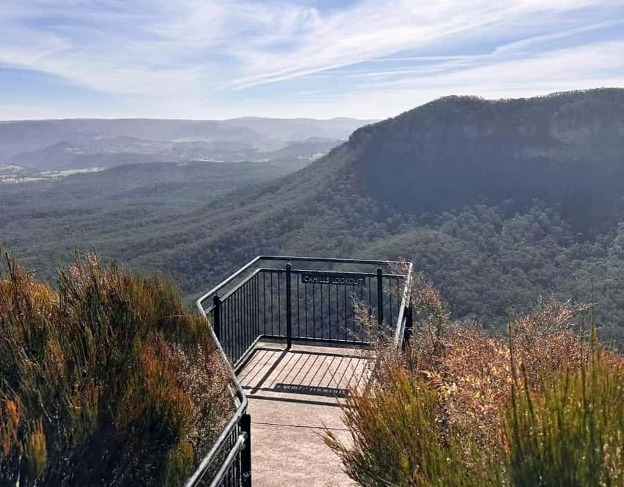 Blue Mountains Tour, Katoomba Falls & Cockatoos Small Group - Katoomba lunch and a short break in the mountain town