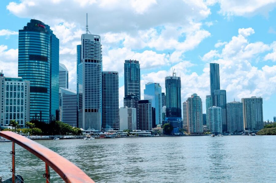 Brisbane: Midday 1.5-Hour Sightseeing Cruise 12.30pm-2.00pm - Choosing between the indoor cabin and upper deck
