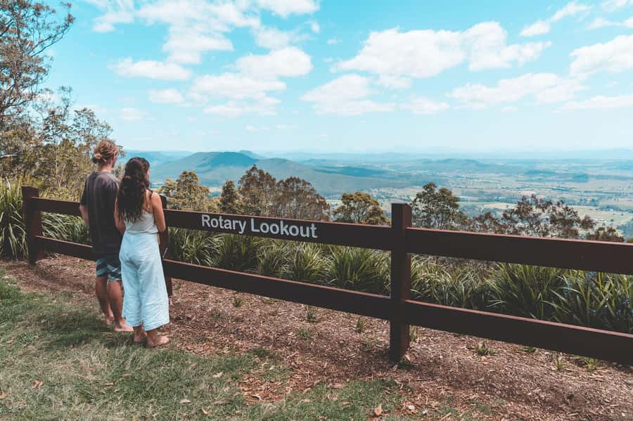 Brisbane: Rainforests, Waterfalls and Glow Worm Cave Tour - Gallery Walk for lunch, fudge, and local browsing