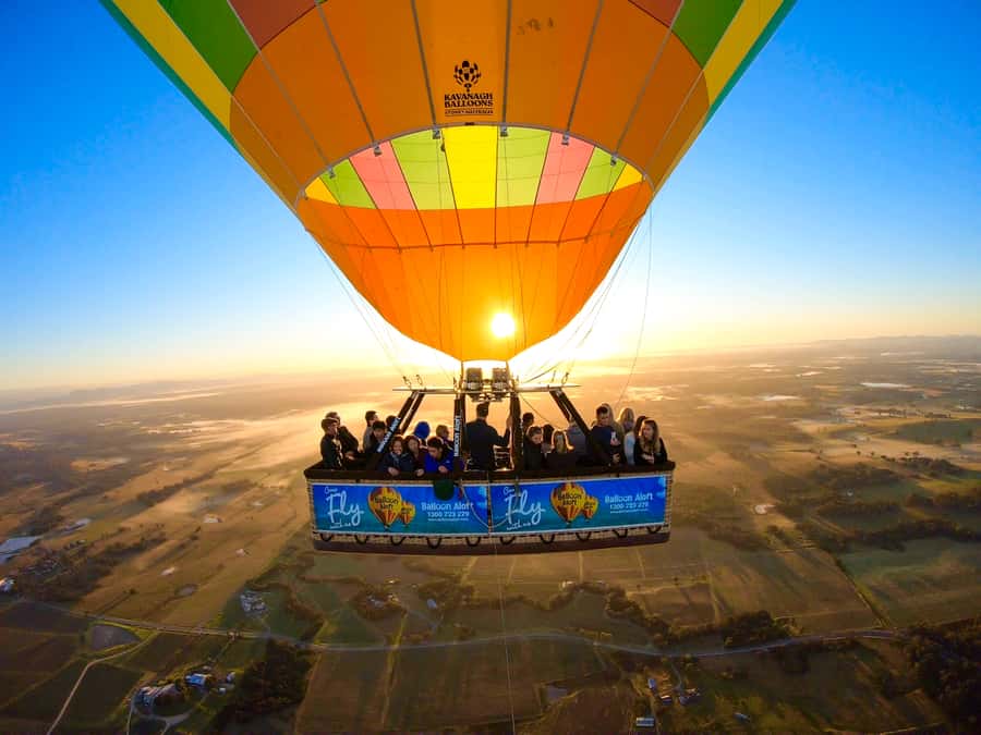 Byron Bay: Sunrise Hot Air Balloon Flight with Breakfast - Watching the balloon come alive in 25 minutes