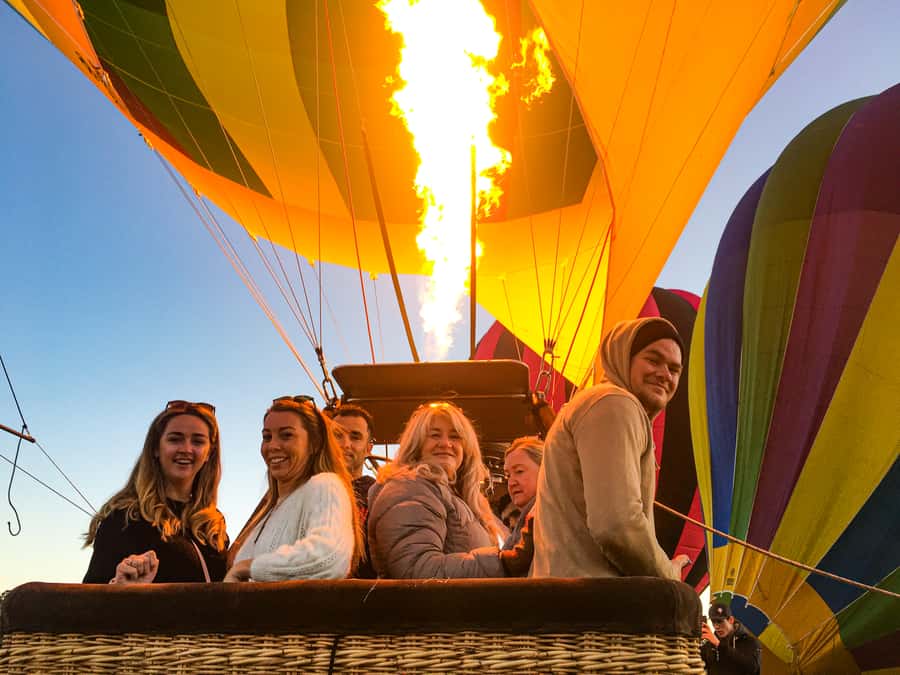 Byron Bay: Sunrise Hot Air Balloon Flight with Breakfast - What the landing and return add to the outing