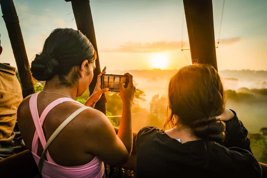 Byron Bay: Sunrise Hot Air Balloon Flight with Breakfast - Meeting at The Farm before first light