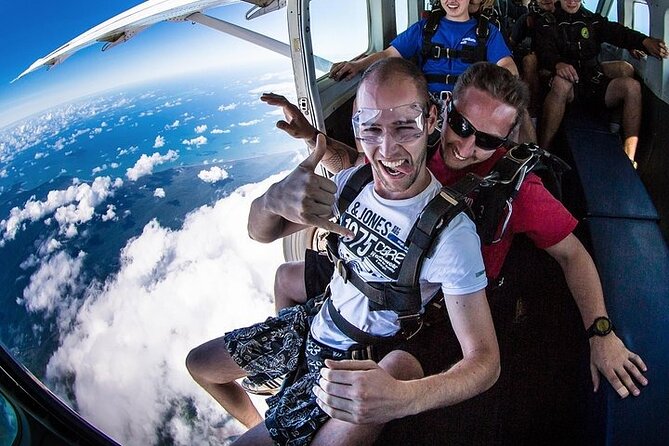 Byron Bay: Tandem Skydive Experience - What the instructors add