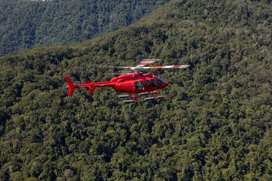 Cairns: 45 Min Great Barrier Reef & Rainforest Scenic Flight - Starting over the Great Barrier Reef