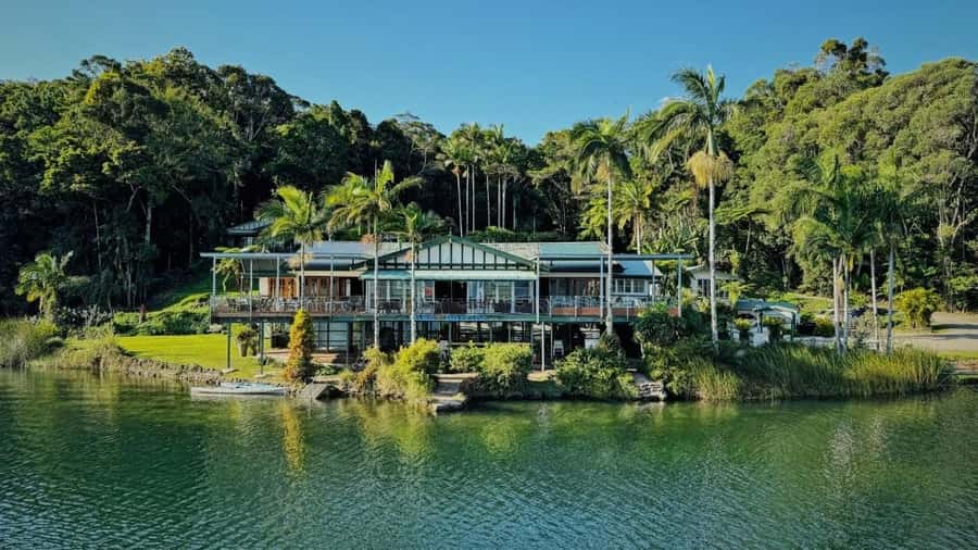 Cairns: Atherton Tablelands Full-Day Adventure - Lake Barrine: crater lake, rainforest and breakfast