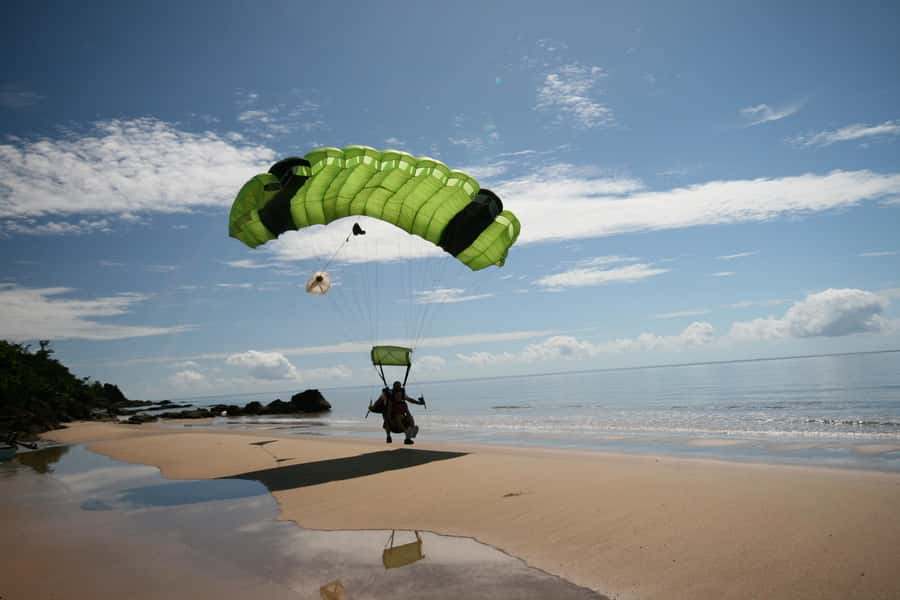 Cairns: Tandem Skydive - Check-in, harnesses, and the safety briefing