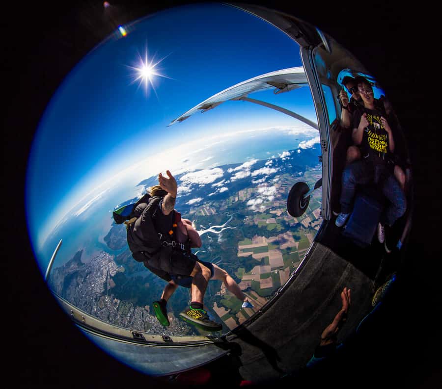 Cairns: Tandem Skydive Experience - The parachute ride and landing