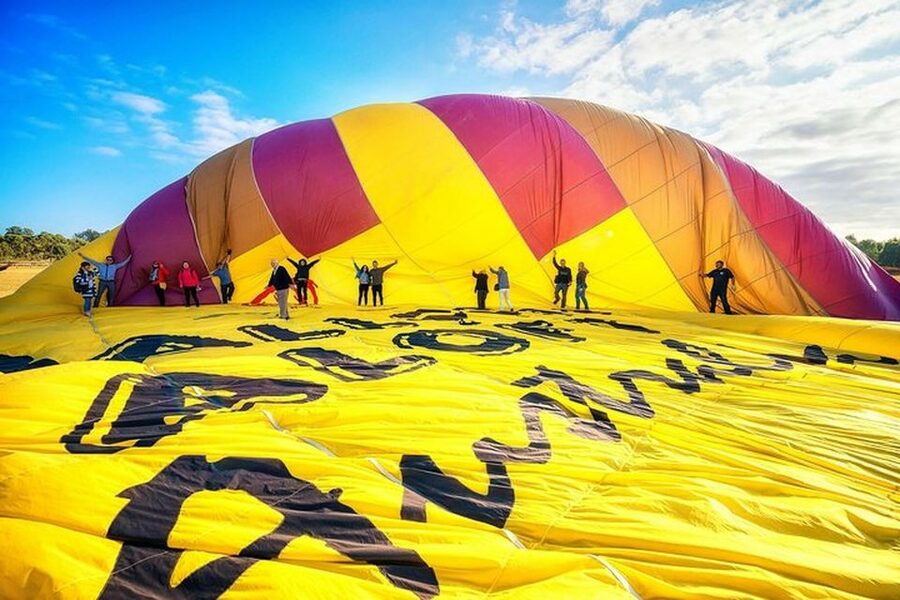 Camden Valley: Sunrise Hot Air Balloon Flight With Breakfast - The one-hour flight and what it feels like