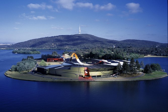 Canberra Day Trip from Sydney - Mount Ainslie Lookout explains Canberra in 15 minutes