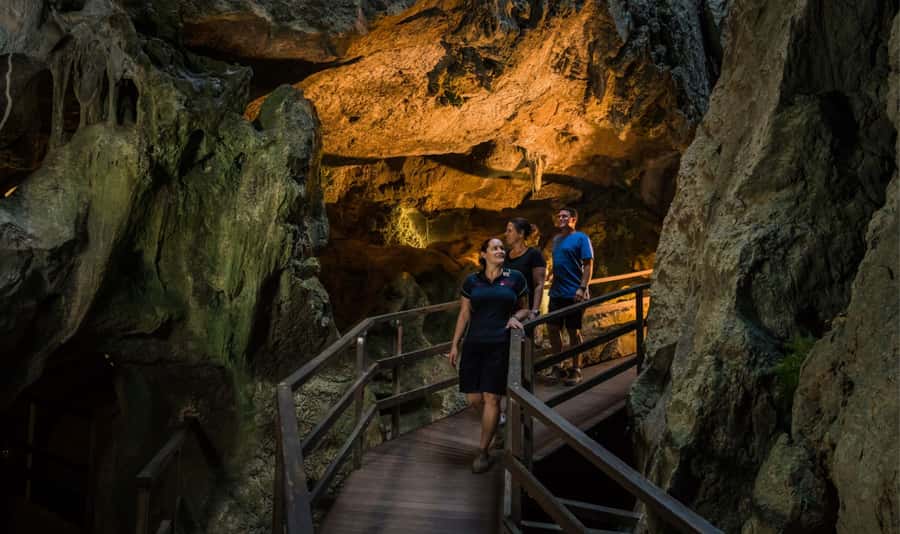 Capricorn Caves, Australia: 45-Minute Cathedral Cave Tour - Following the zig-zag passage underground