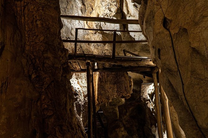 Capricorn Caves Cathedral Cave Tour - The Cathedral chamber and its remarkable sound