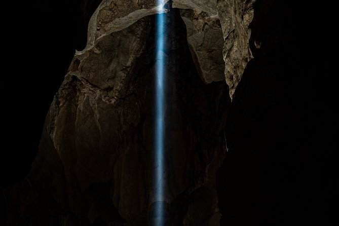 Capricorn Caves Cathedral Cave Tour - Guides who make the short tour work