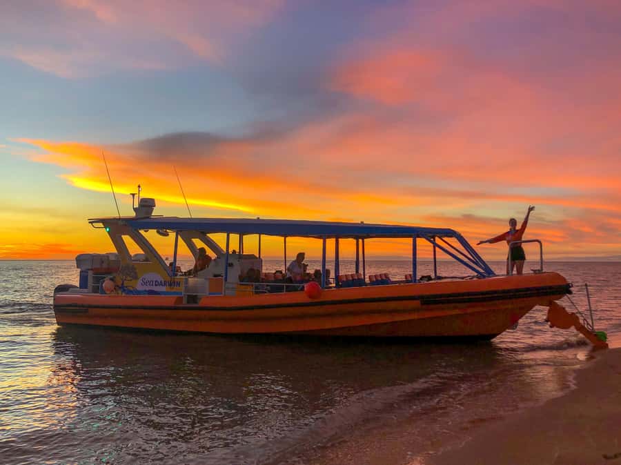 Darwin: Sunset Harbour Cruise with Fish and Chips Dinner - The first minutes: dinner arrives early