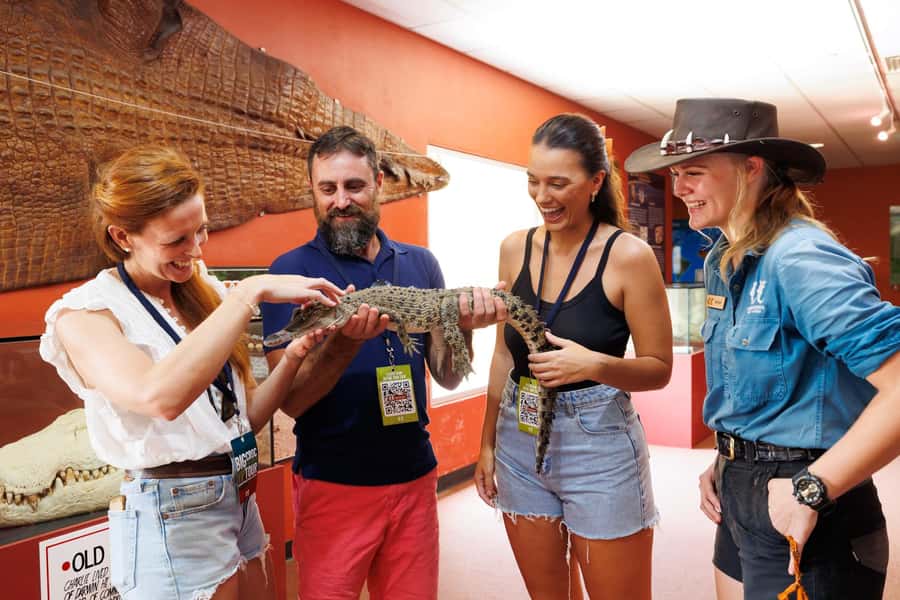 Darwin: VIP Crocosaurus Cove Experience - Feeding juvenile crocodiles at Fishing for Crocs