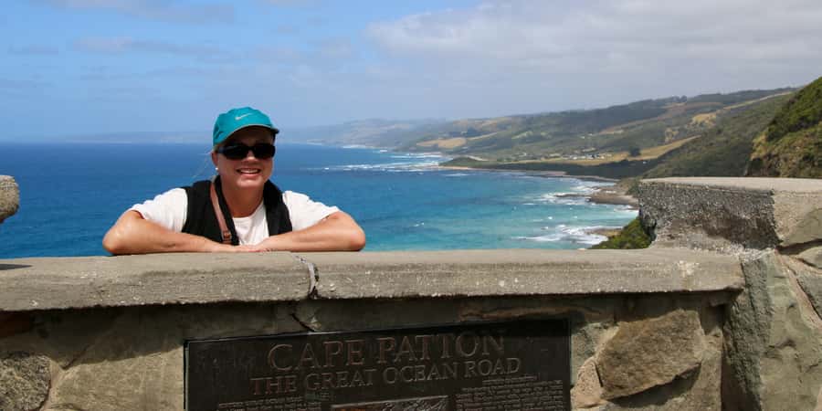 From Melbourne: Great Ocean Road & 12 Apostles Full-Day Tour - Loch Ard Gorge adds shipwreck history