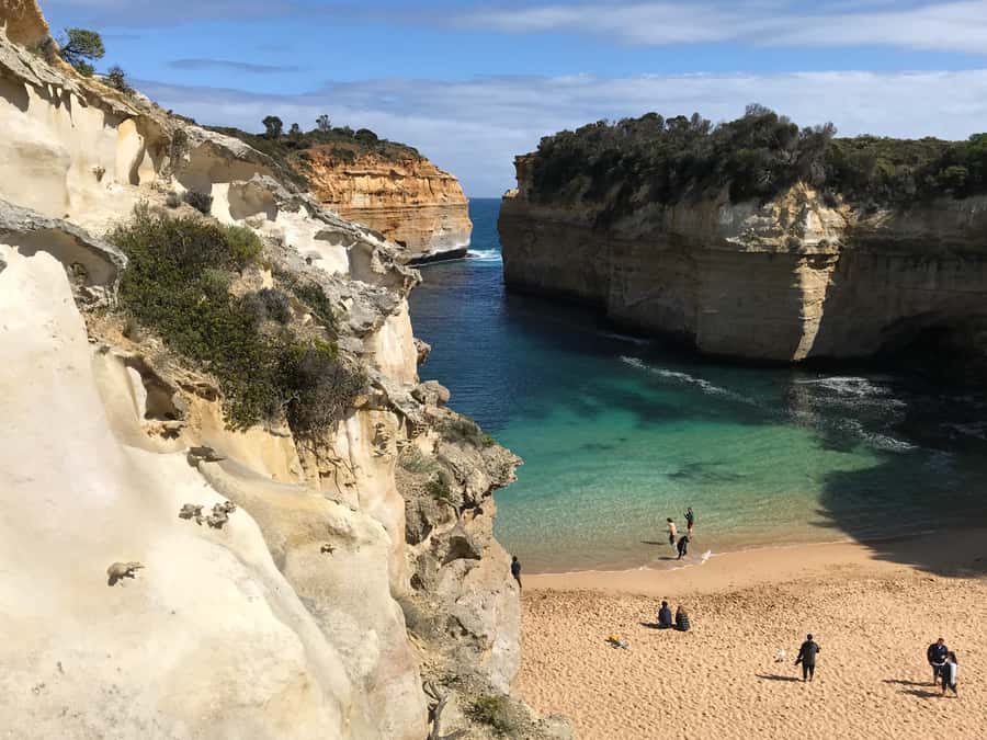 From Melbourne: Great Ocean Road Boutique Tour in Reverse - The early start and Winchelsea breakfast stop