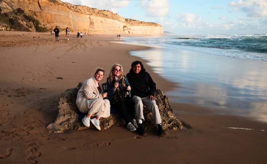 From Melbourne: Great Ocean Road Full-Day Guided Trip - Apollo Bay: lunch and a proper break
