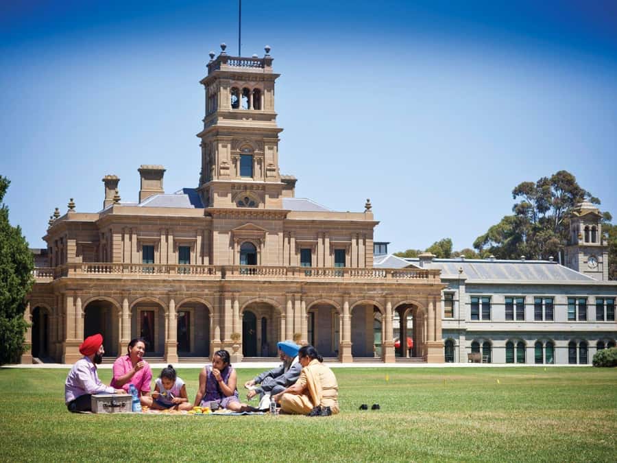 From Melbourne: Werribee Open Range Zoo & Werribee Mansion - Why this Melbourne day trip works