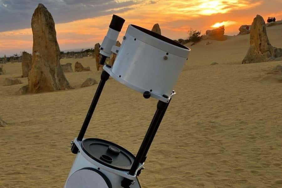 From Perth: Pinnacles Sunset and Stargazing Tour with Dinner - The road north from Perth