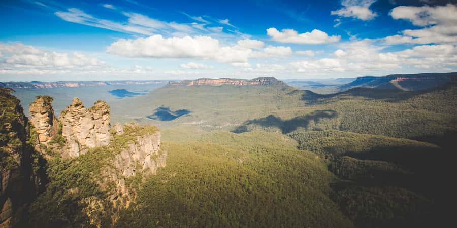 From Sydney: Blue Mountains Bushwalks & Featherdale Tour - Govetts Leap adds a different mountain view