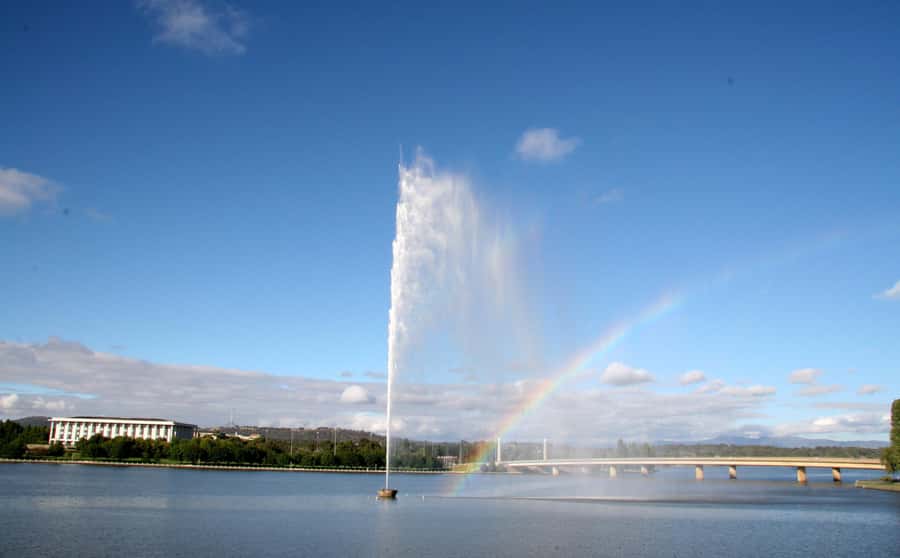 From Sydney: Explore Canberra Includes Buffet Lunch - Captain Cook Memorial Jet is a quick landmark stop