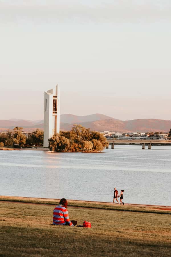 From Sydney: Explore Canberra Includes Buffet Lunch - Star Buffet Canberra provides a useful lunch break