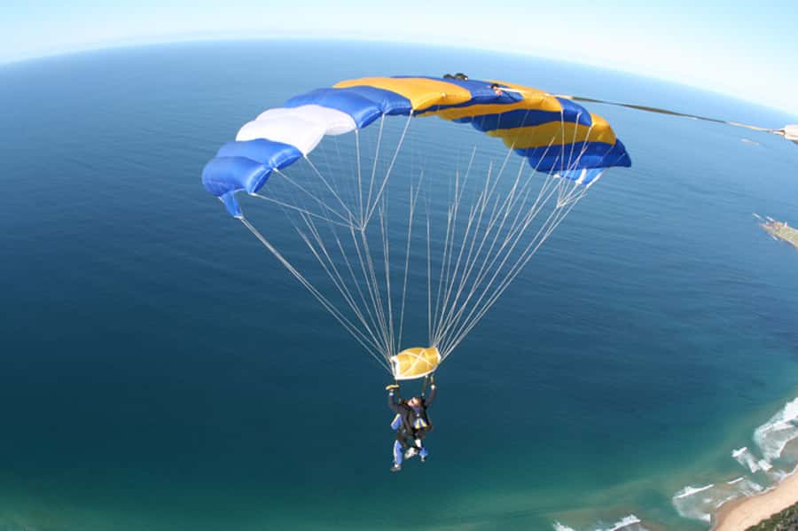 From Sydney: Tandem Skydive Experience over Beach - From Sydney to the drop zone