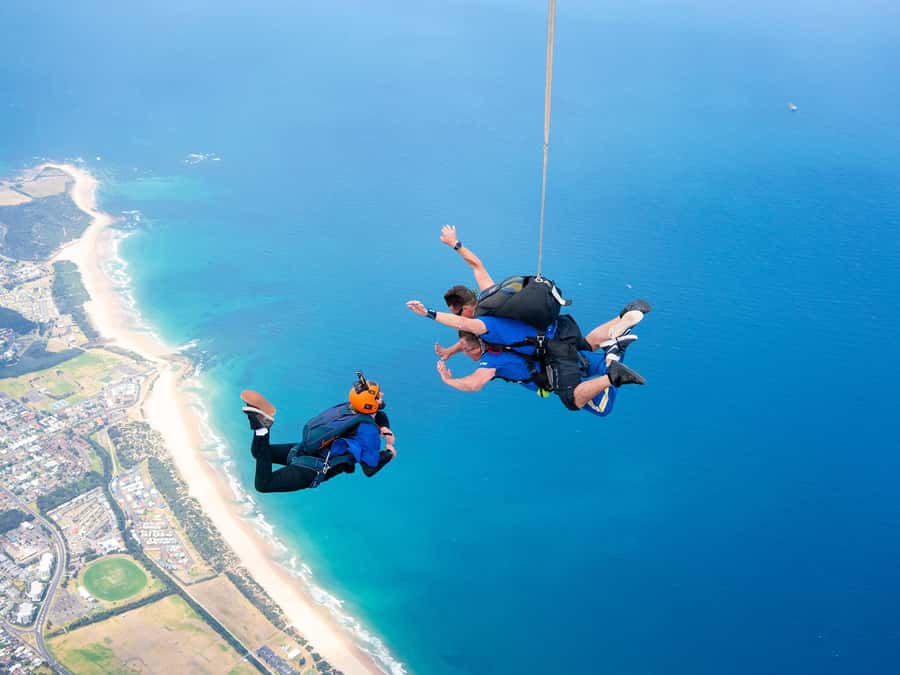 From Sydney: Tandem Skydive Experience over Beach - What to bring and how to plan the day