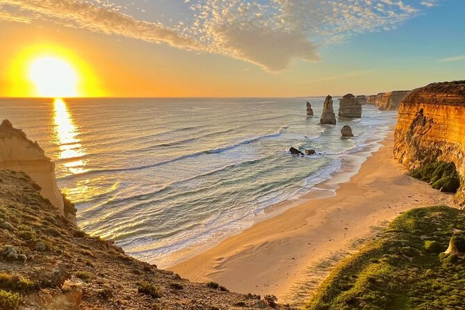 Full-Day Great Ocean Road and 12 Apostles Sunset Tour from Melbourne - What the guides add to the experience