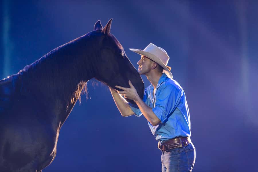 Gold Coast: Australian Outback Spectacular Dinner & Show - The three-course dinner and drinks service